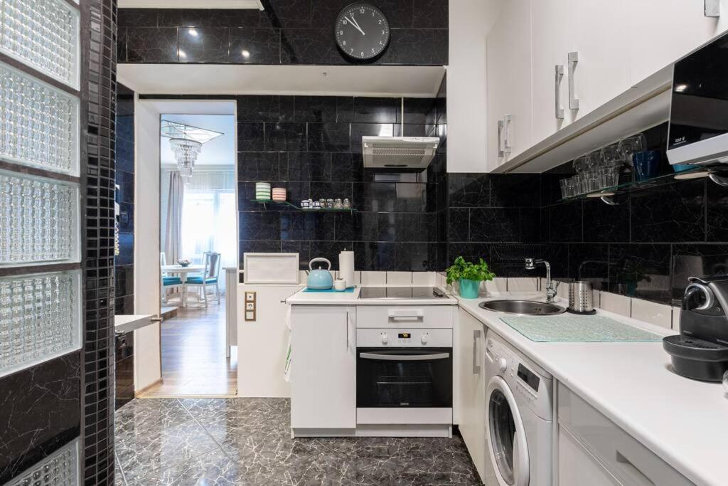 Stylish Central Budapest Apartment Luaran gambar