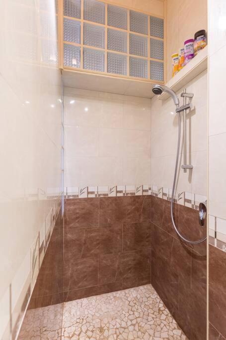 Stylish Central Budapest Apartment Luaran gambar